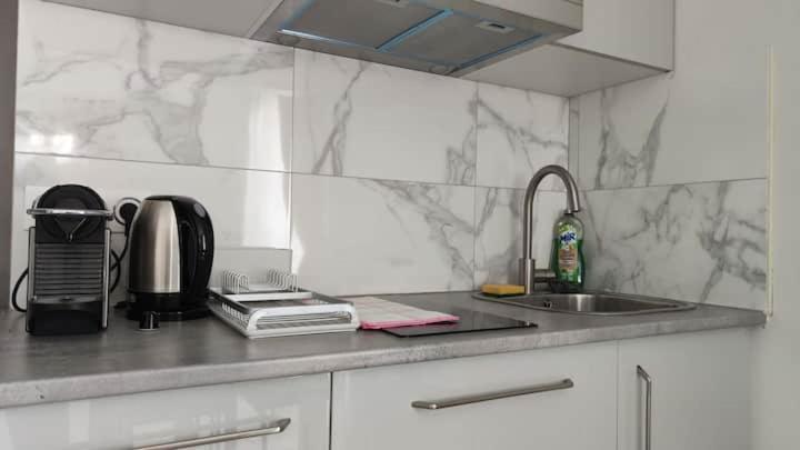 Chambre Privee Pour 4 Personnes En Banlieue Parisienne A Bondy Exterior photo